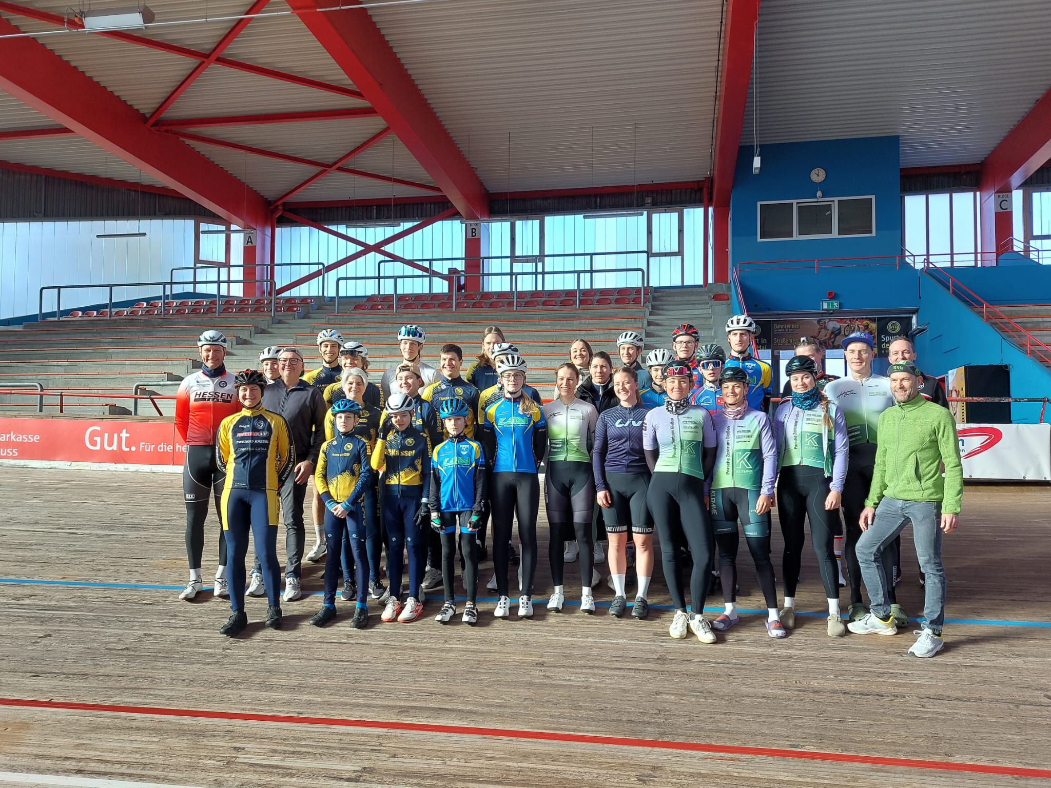 Gruppenbild Teilnehmer Bahnlehrgang